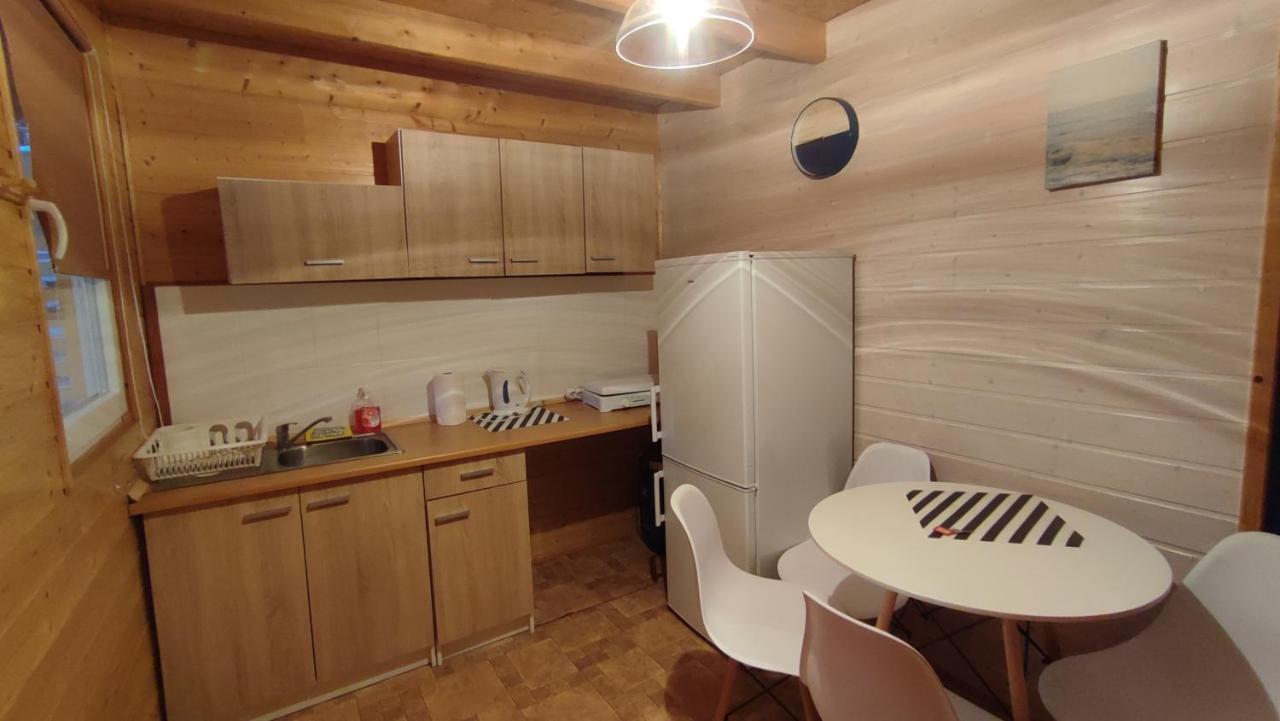 Pietrowe Domki: Rustic Retreat with Secluded Beach and Cycling Trails Debina  Exterior photo